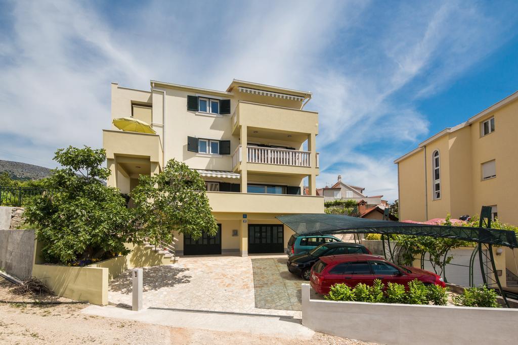 Apartments Leon Podstrana Exterior photo