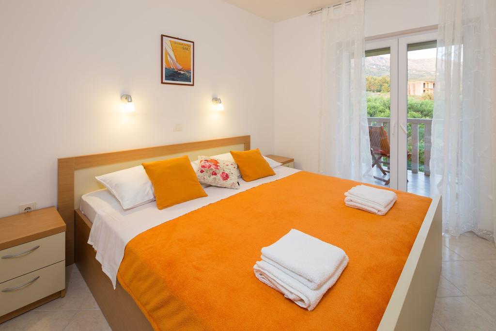 Apartments Leon Podstrana Room photo